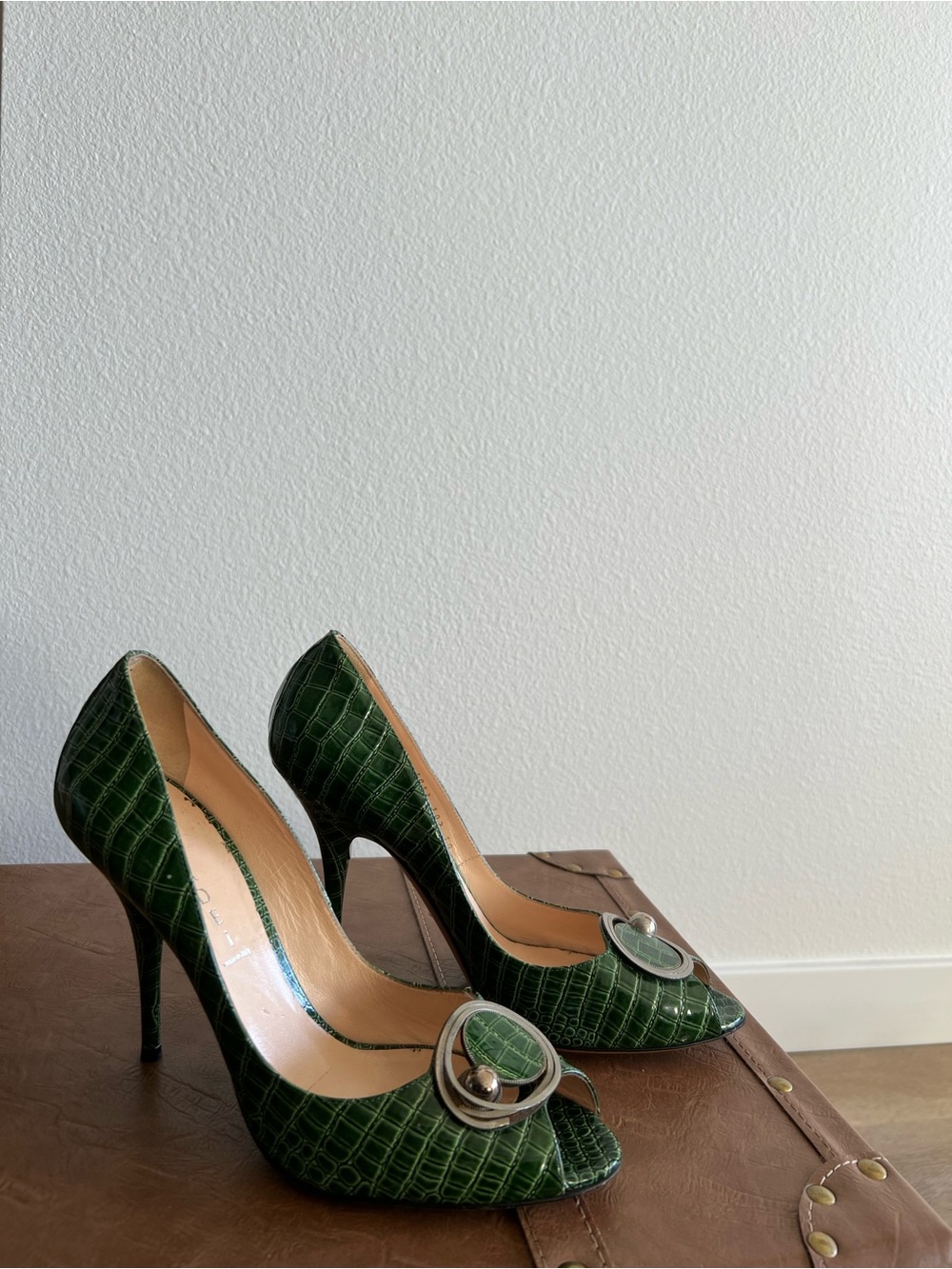 CASADEI Croc-Embossed Peep-Toe Pump. Emerald Green